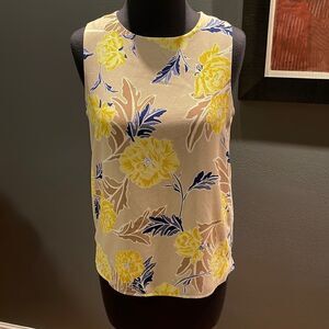 c & e tan floral print crepe lined sleeveless top. XS.